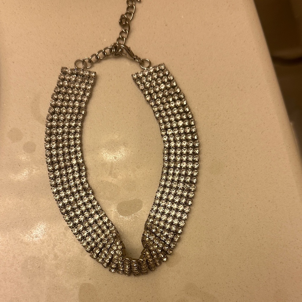 Elegant Silver Rhinestone choker.